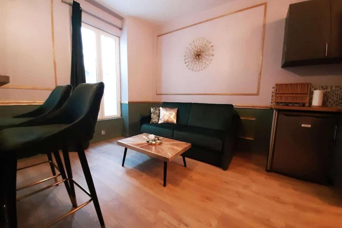 Guernica Apartment Paris Montmartre Стая снимка